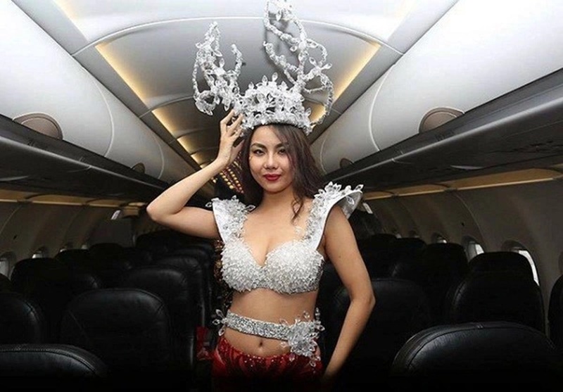 Vietjet bị phốt vì mặc bikini trên chuyên cơ đón U23