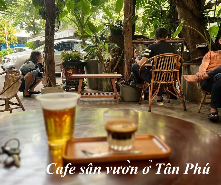 Các quán cafe sân vườn Tân Phú nhiều cây xanh, mát mẻ.